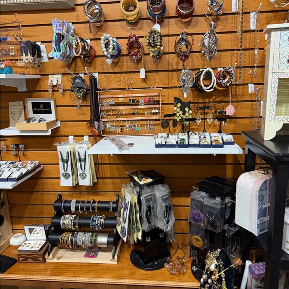 Assorted Jewelry Collection - Picture 2 of 14